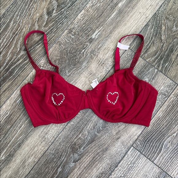 Victoria's Secret Red Bra with Heart Accents - Picture 4 of 10